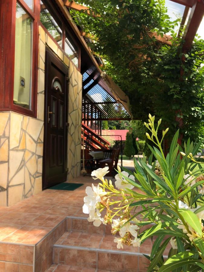 Relax Apartman Ньїредьгаза Екстер'єр фото