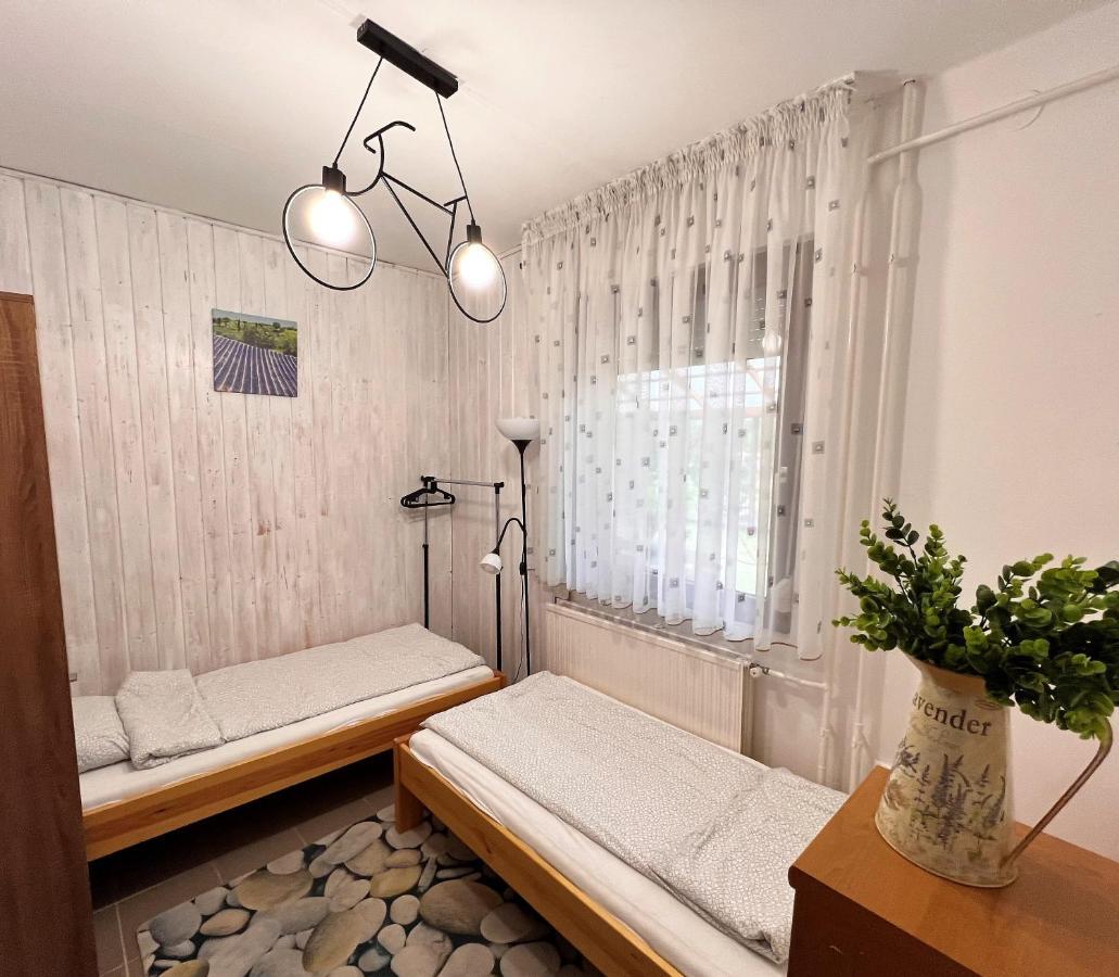 Relax Apartman Ньїредьгаза Екстер'єр фото